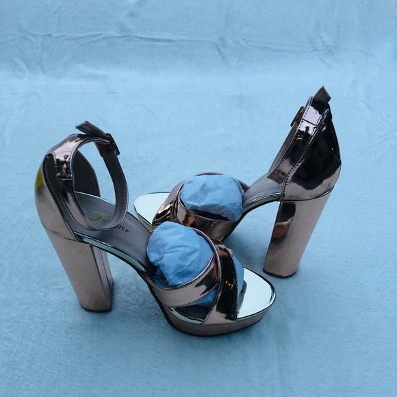 Rose Gold Crisscross Madden Pumps - Picture 4 of 6